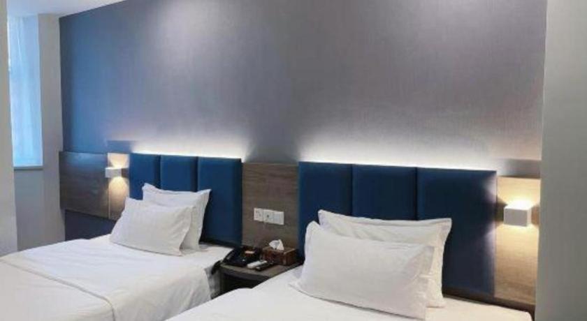 7 Days Inn Luzhou Commercial Pedestrian Street Center Exterior photo